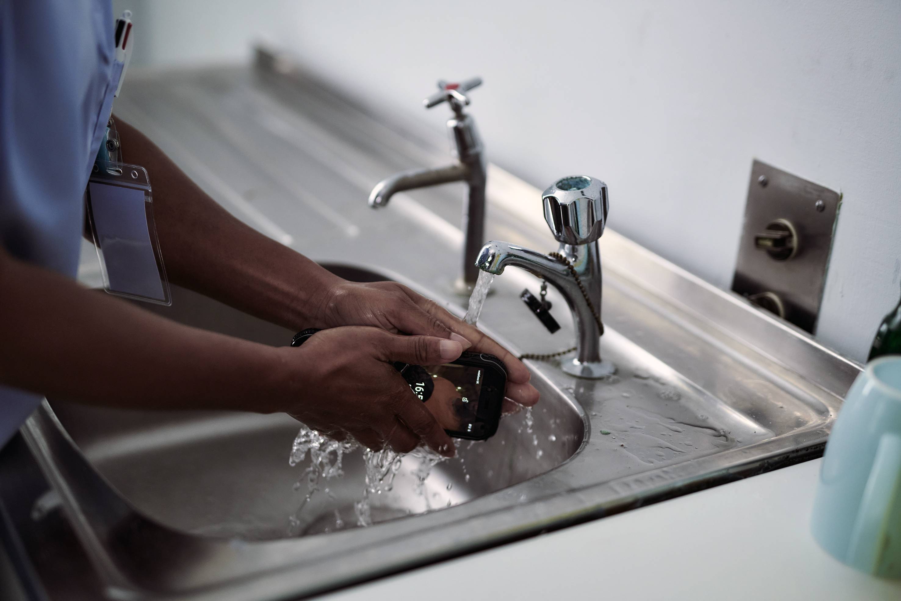 CAT S42 H+ Outdoor Smartphone 32GB 14cm (5.5 Zoll) Schwarz Android™ 12 Dual-SIM