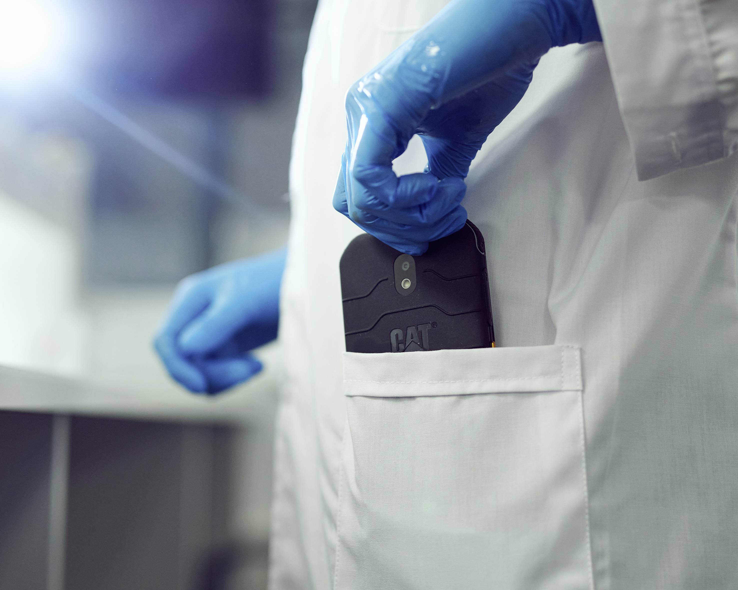 CAT S42 H+ Outdoor Smartphone 32GB 14cm (5.5 Zoll) Schwarz Android™ 12 Dual-SIM