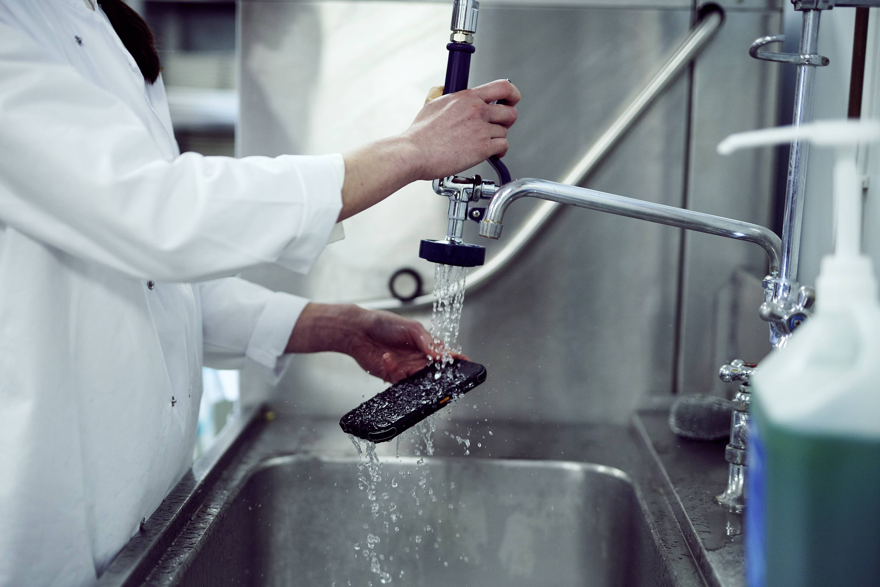 CAT S42 H+ Outdoor Smartphone 32GB 14cm (5.5 Zoll) Schwarz Android™ 12 Dual-SIM