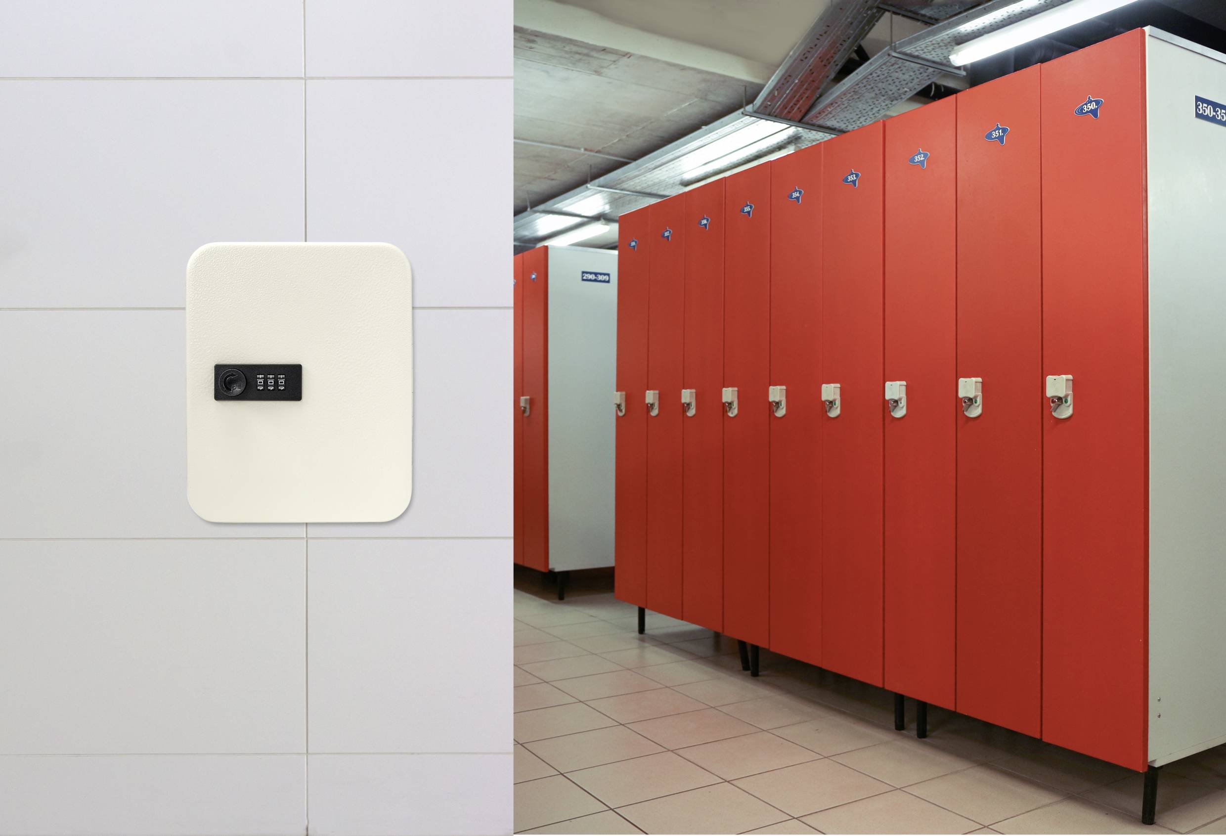 Umkleideraum mit roten Spinden und einer weißen Wand mit kleinem Bedienfeld. Helle Neonbeleuchtung erzeugt eine klare Sicht.