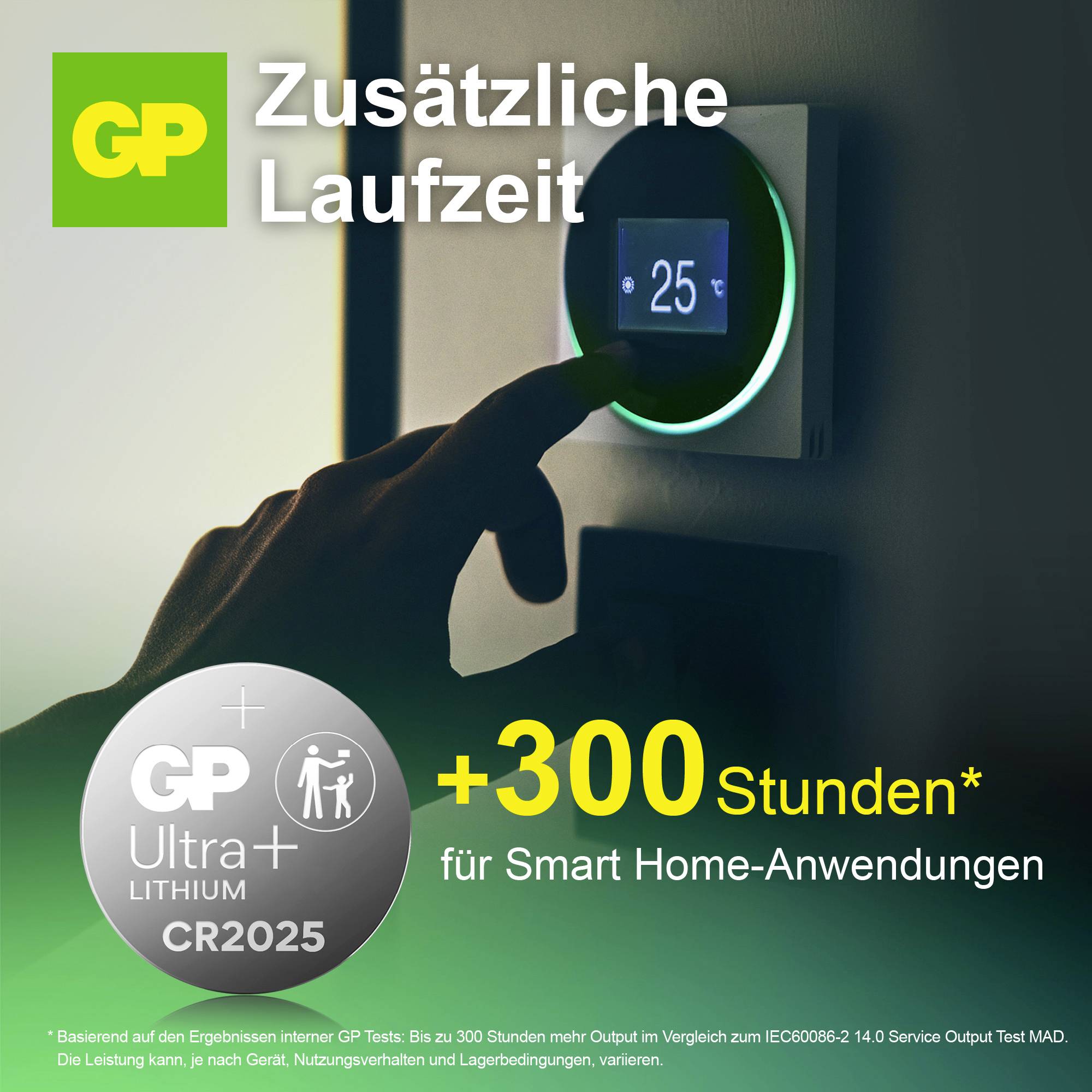 Werbung für GP Ultra+ Lithium CR2025: Finger bedient Smart-Home-Thermostat; Text nennt 'Zusätzliche Laufzeit', '+300 Stunden* für Smart Home-Anwendungen'.
