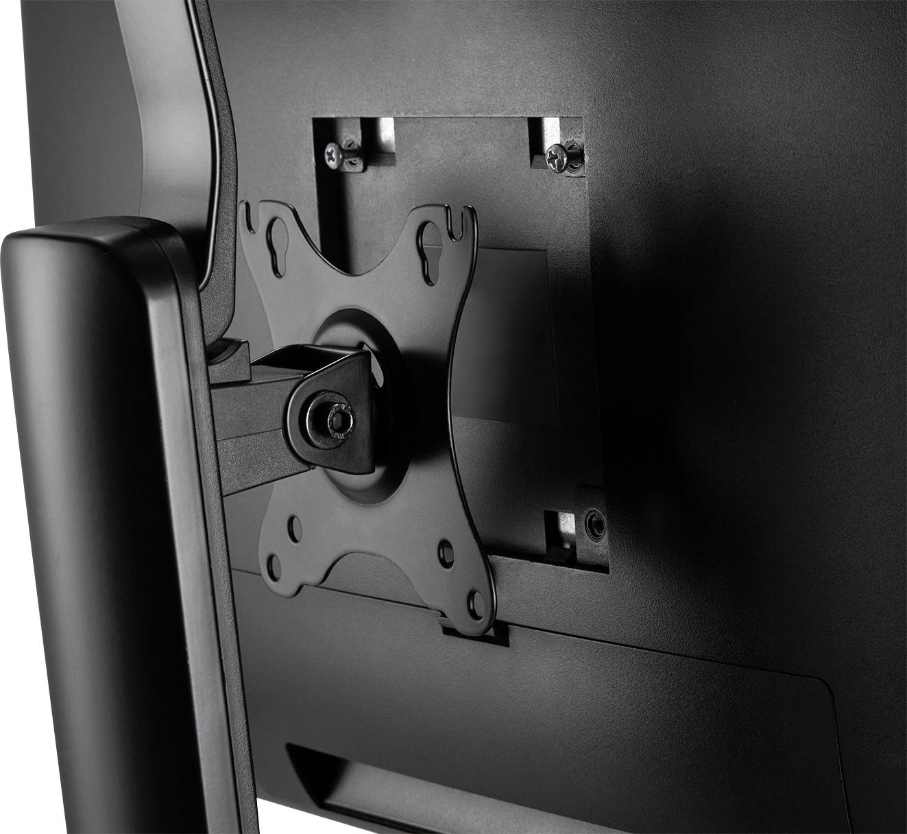 Rückseite eines Computermonitors mit einer VESA-Halterung. Die Halterung ist schwarz und verfügt über vier Schrauben zur Befestigung.