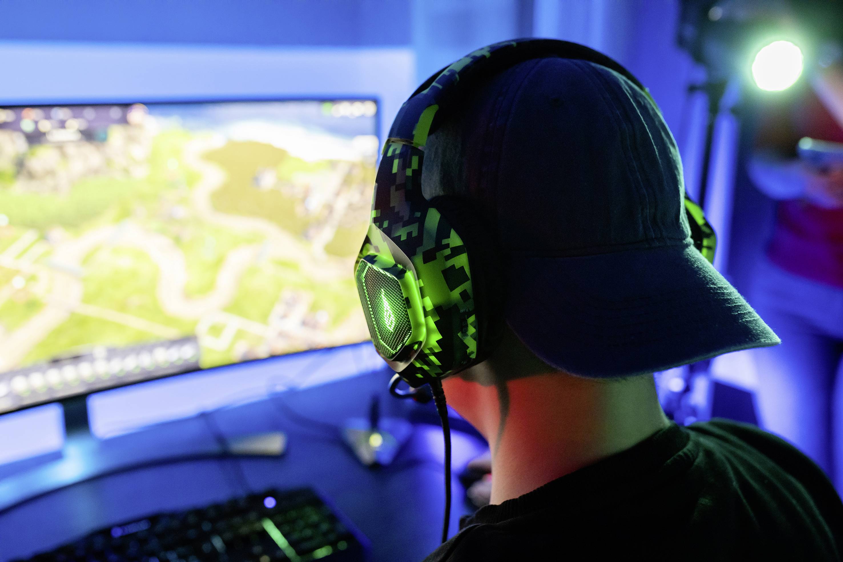 Surefire Gaming Skirmish Over Ear Headset kabelgebunden Stereo Camouflage Grün Mikrofon-Stummschaltung, Lautstärkeregelung Gaming