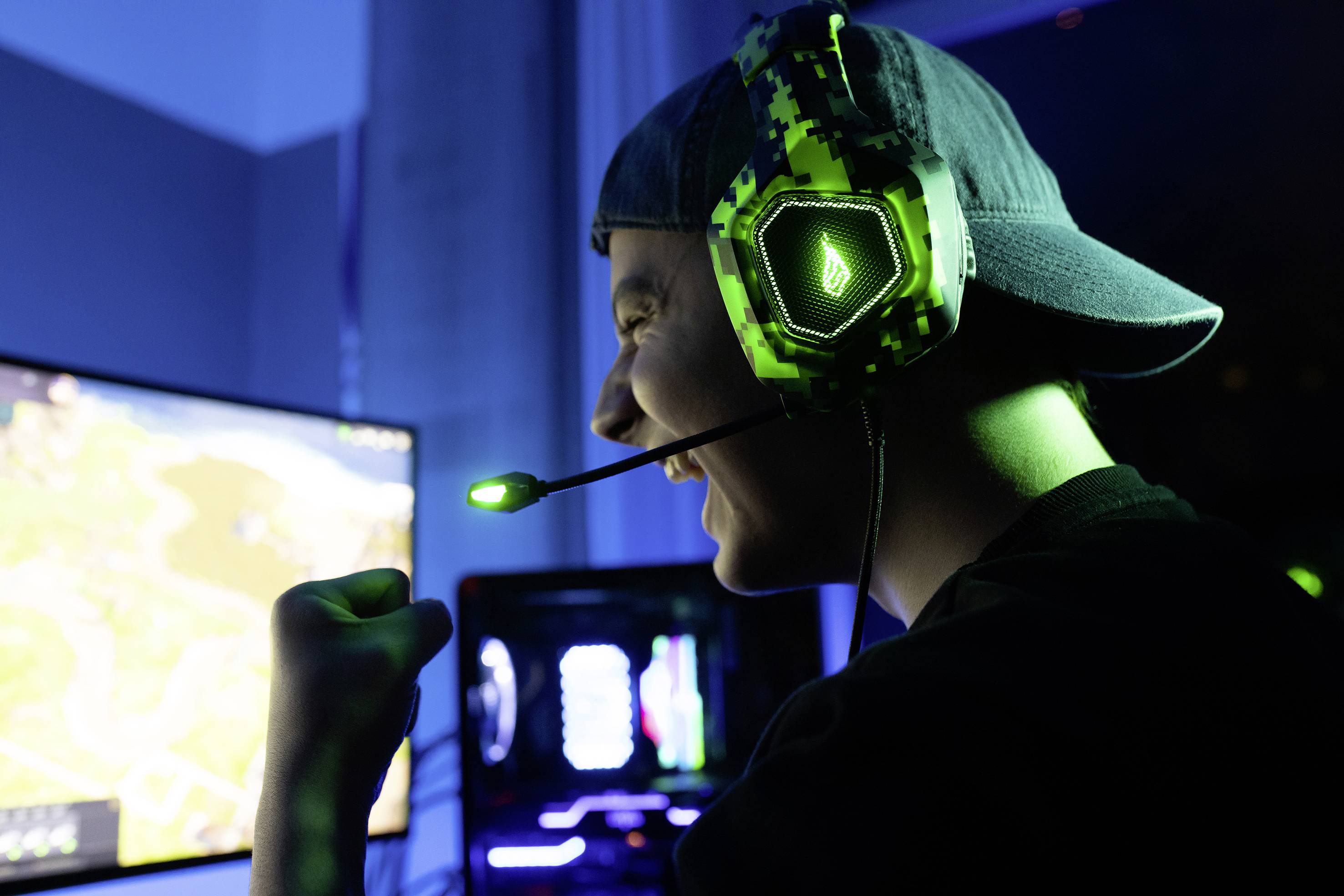 Surefire Gaming Skirmish Over Ear Headset kabelgebunden Stereo Camouflage Grün Mikrofon-Stummschaltung, Lautstärkeregelung Gaming