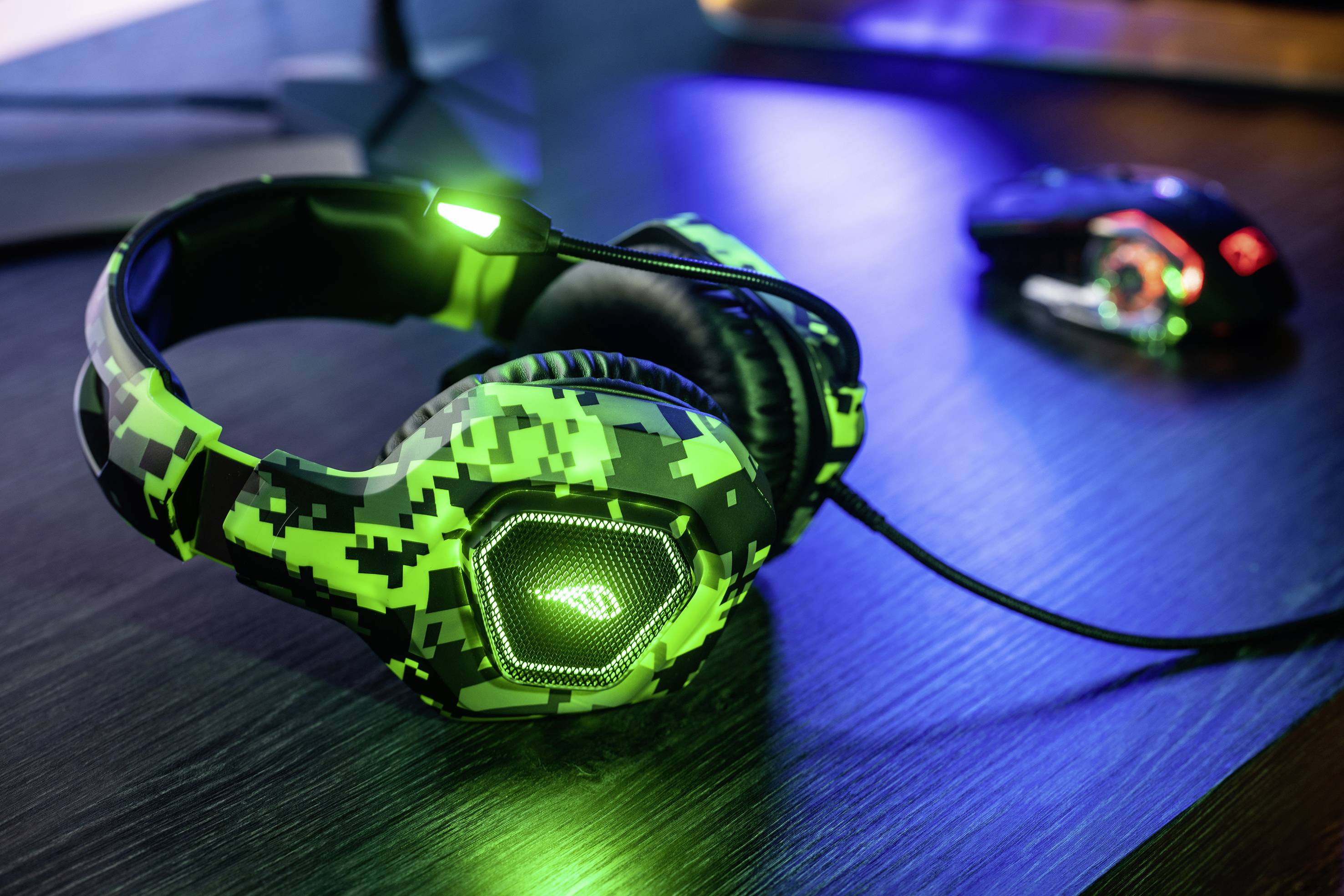 Surefire Gaming Skirmish Over Ear Headset kabelgebunden Stereo Camouflage Grün Mikrofon-Stummschaltung, Lautstärkeregelung Gaming