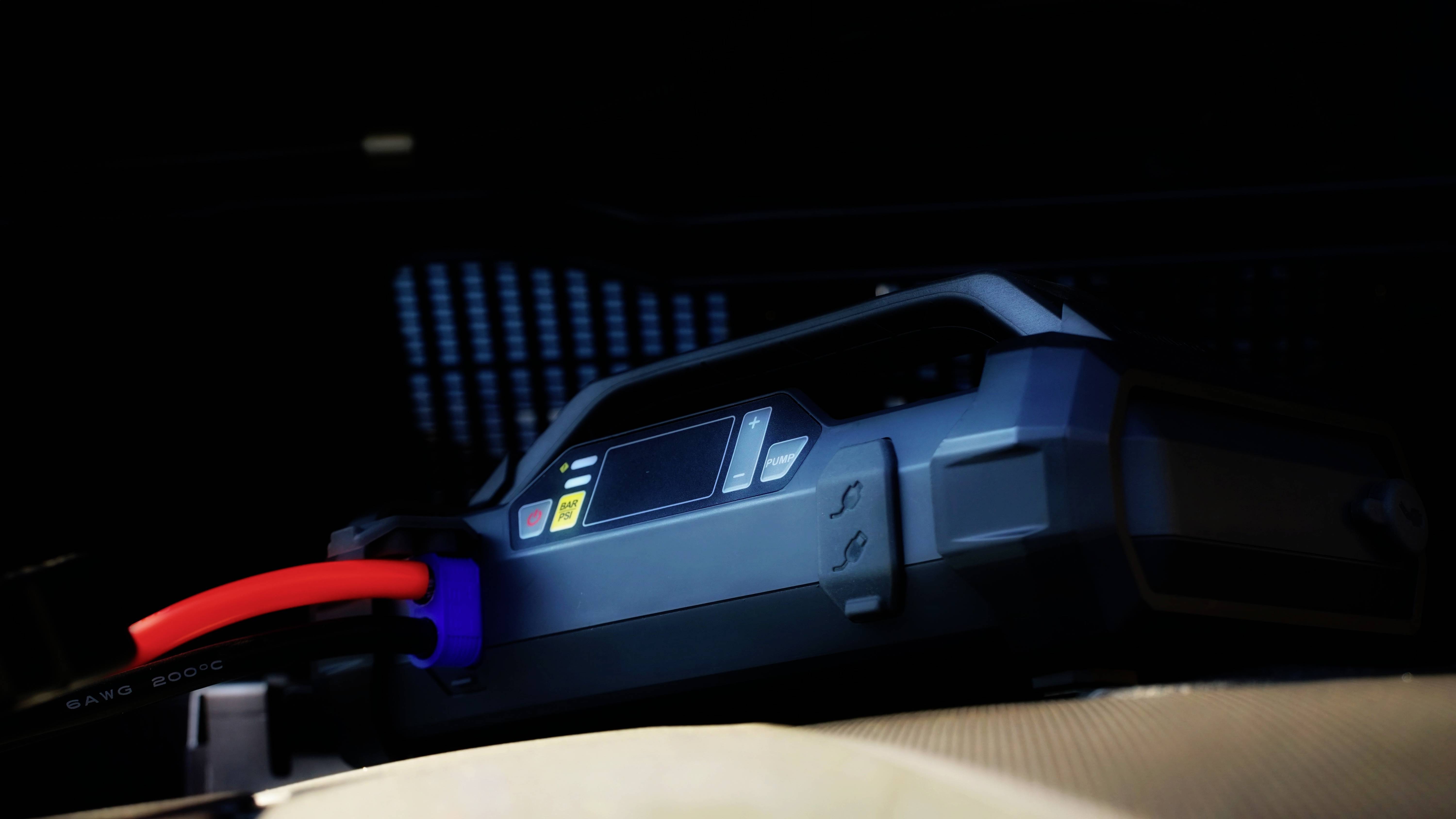 Schnellstartsystem Lokithor GRPJST002 Starthilfestrom (12 V)=1000 A Arbeitsleuchte, Kompressor, Lade- und Aufbewahrungsstation, Ladezustandsanzeige