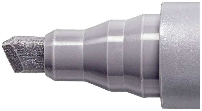 Grauer Filzstift mit abgeschrägter Spitze, Nahaufnahme, zeigt das Texturdetail der Spitze und Gehäuse.