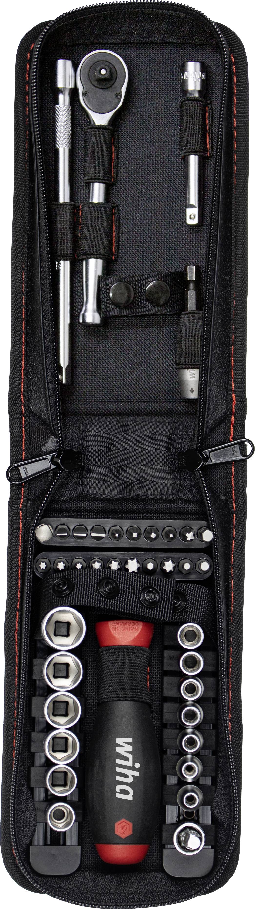 Werkzeugset in schwarzer Tasche mit Ratsche, Schraubendrehergriff, Steckschlüsseleinsätzen und Bits.
