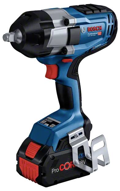 Nahaufnahme eines schnurlosen Elektrowerkzeugs von Bosch mit blauem und schwarzem Gehäuse und rotem Auslöser, gezeigt vor weißem Hintergrund.