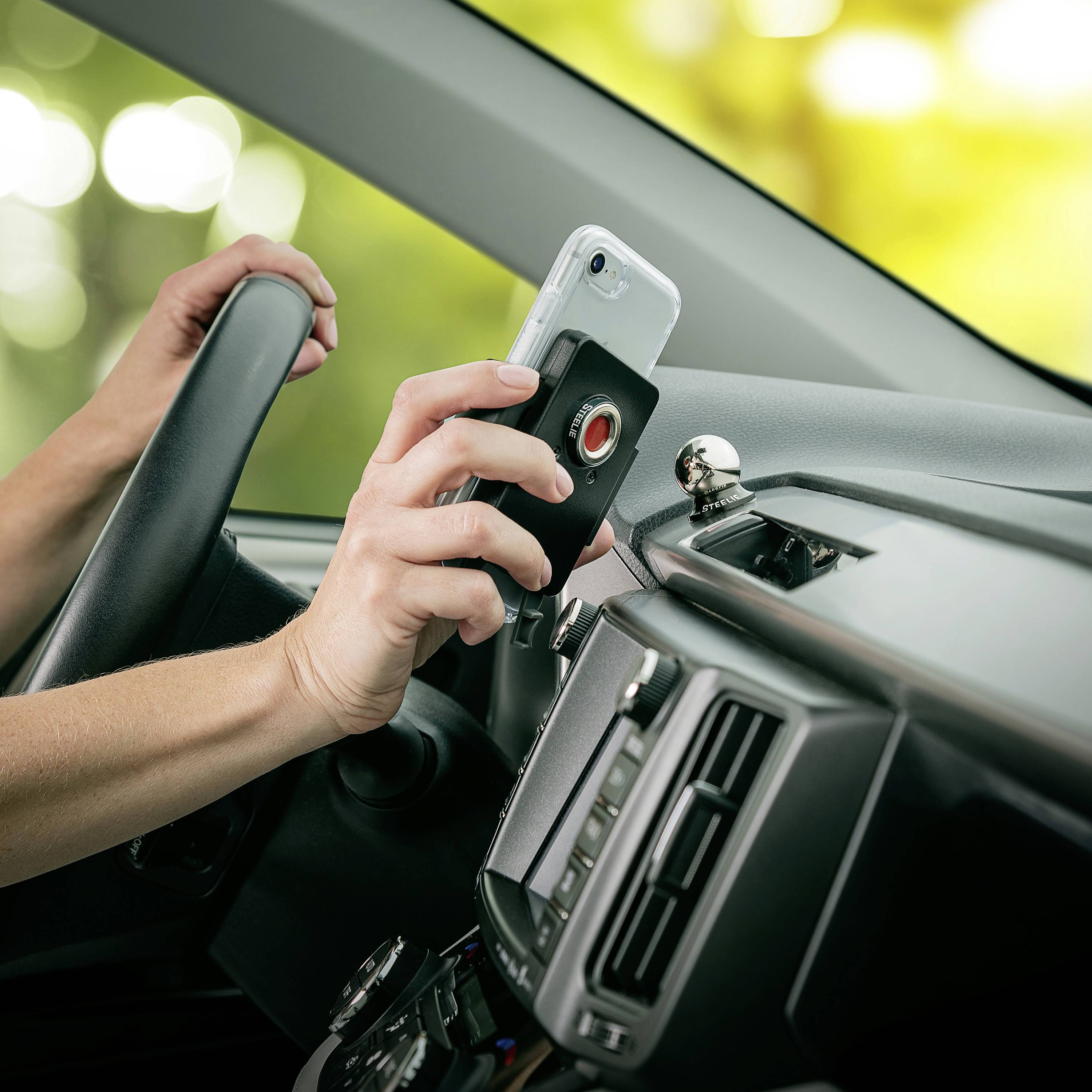 NITE Ize Squeez Dash Kit Handy-Kfz-Halterung