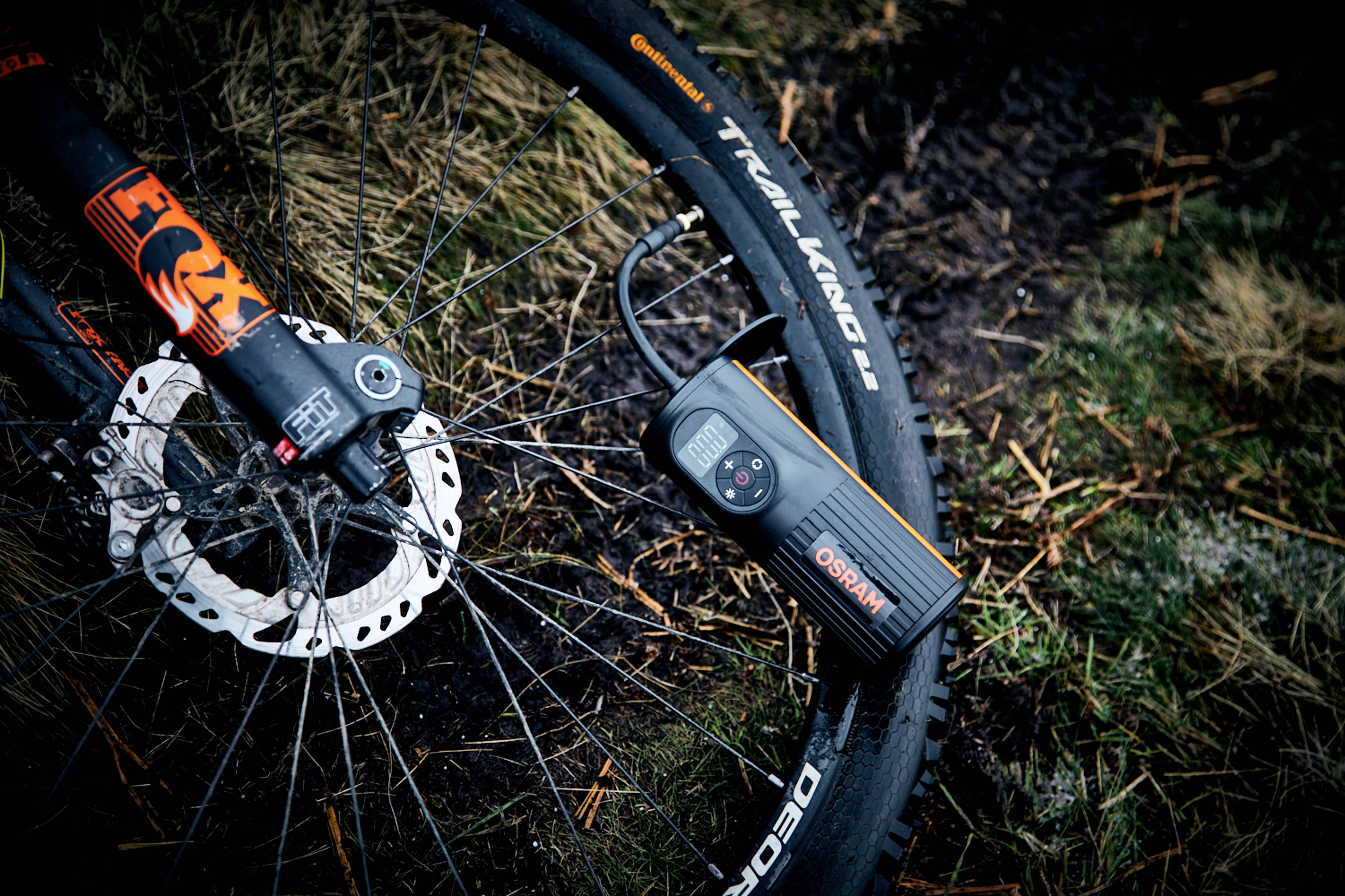 Osram Automotive OTIR2000 Kompressor TYREinflate 2000 8.3 bar Aufbewahrungs-Box/-Tasche, Digitales Display, mit Arbeitslampe