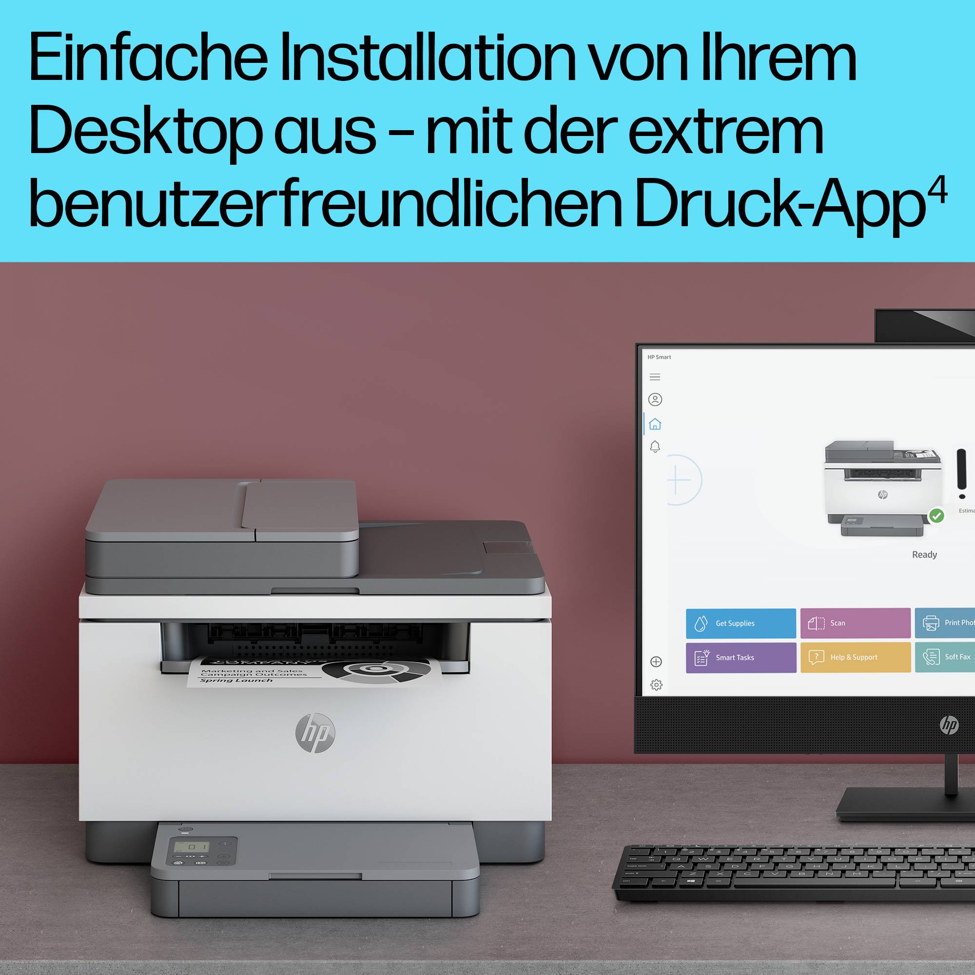 Ein Drucker neben einem Computerbildschirm zeigt die Benutzeroberfläche einer Druck-App. Text wirbt für einfache Installation.