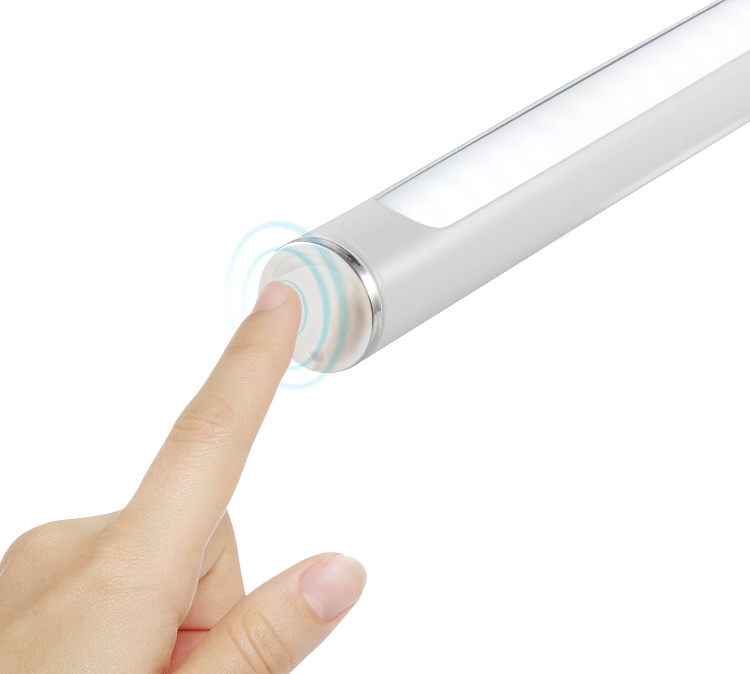 Finger berührt einen Schalter an einer LED-Lampe, um das Licht ein- oder auszuschalten.