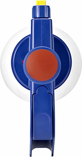 Blauer Kinderspielzeug-Kreisel mit rotem Knopf und gelbem Oberteil, vor weißem Hintergrund dargestellt.