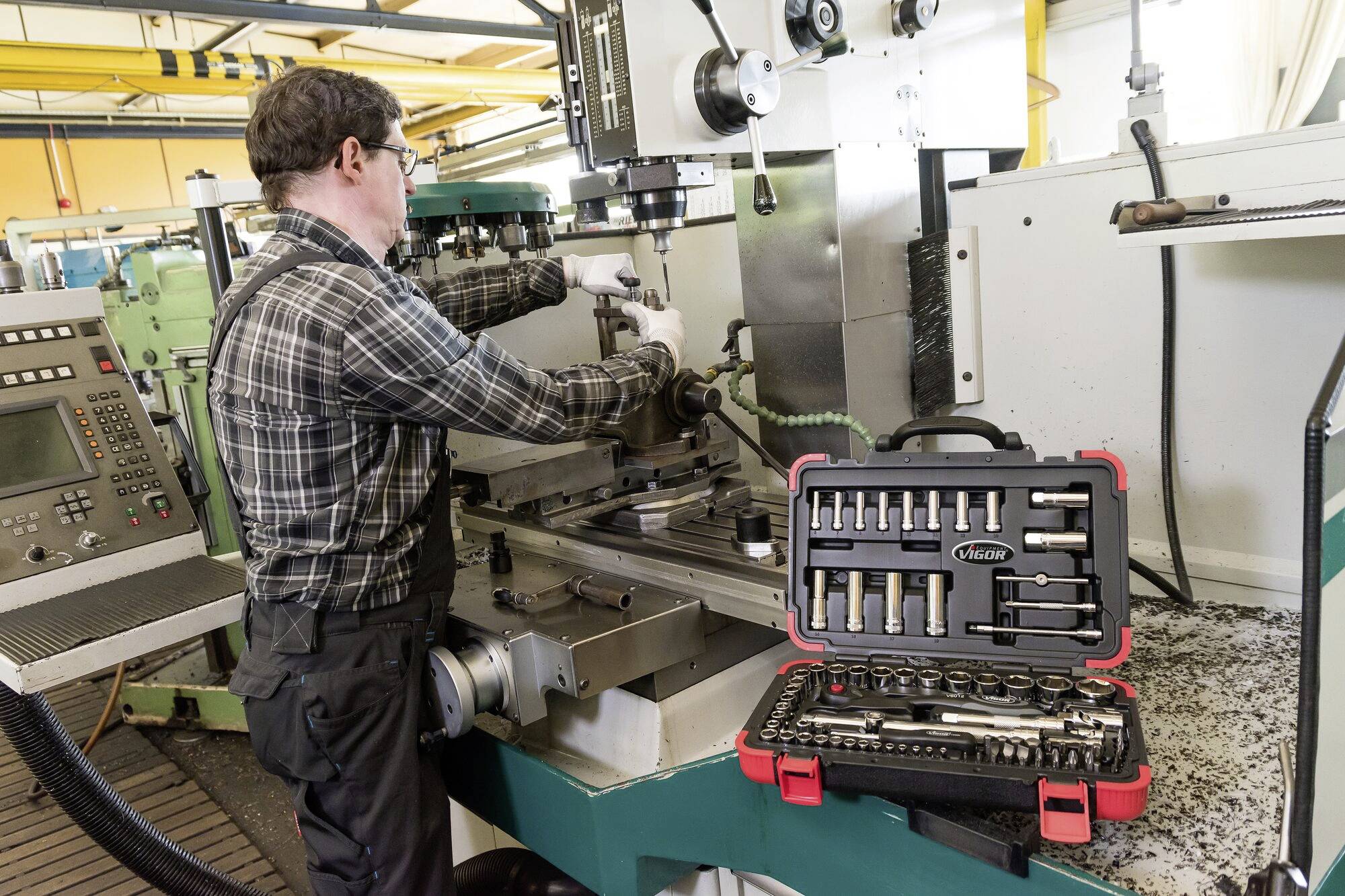 Vigor Steckschlüsselsatz 1/4" (6.3 mm), 1/2" (12.5 mm), 5/16" (8 mm) 94teilig V1706N