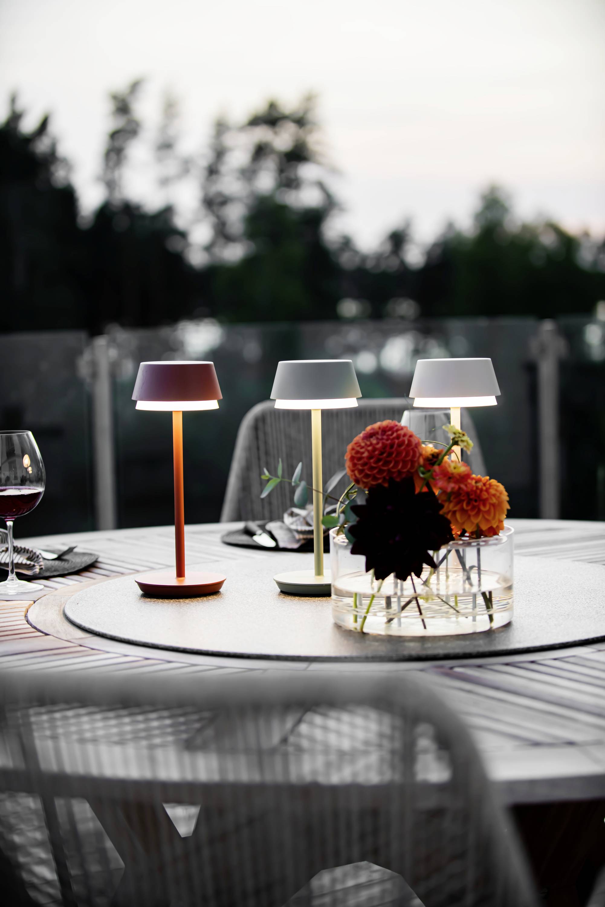 Konstsmide 7830-630 Lyon LED-Akku-Tischlampe 2.5W Warmweiß, RGB Grün-Grau