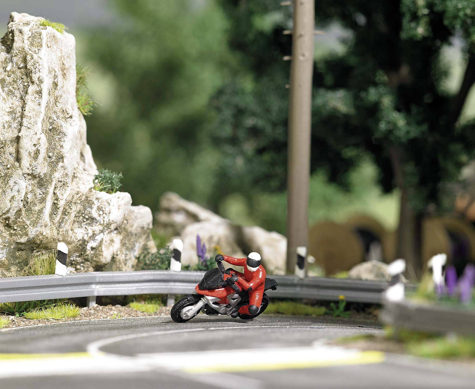 Busch H0 Kurvenkratzer 2 Fertigmodell