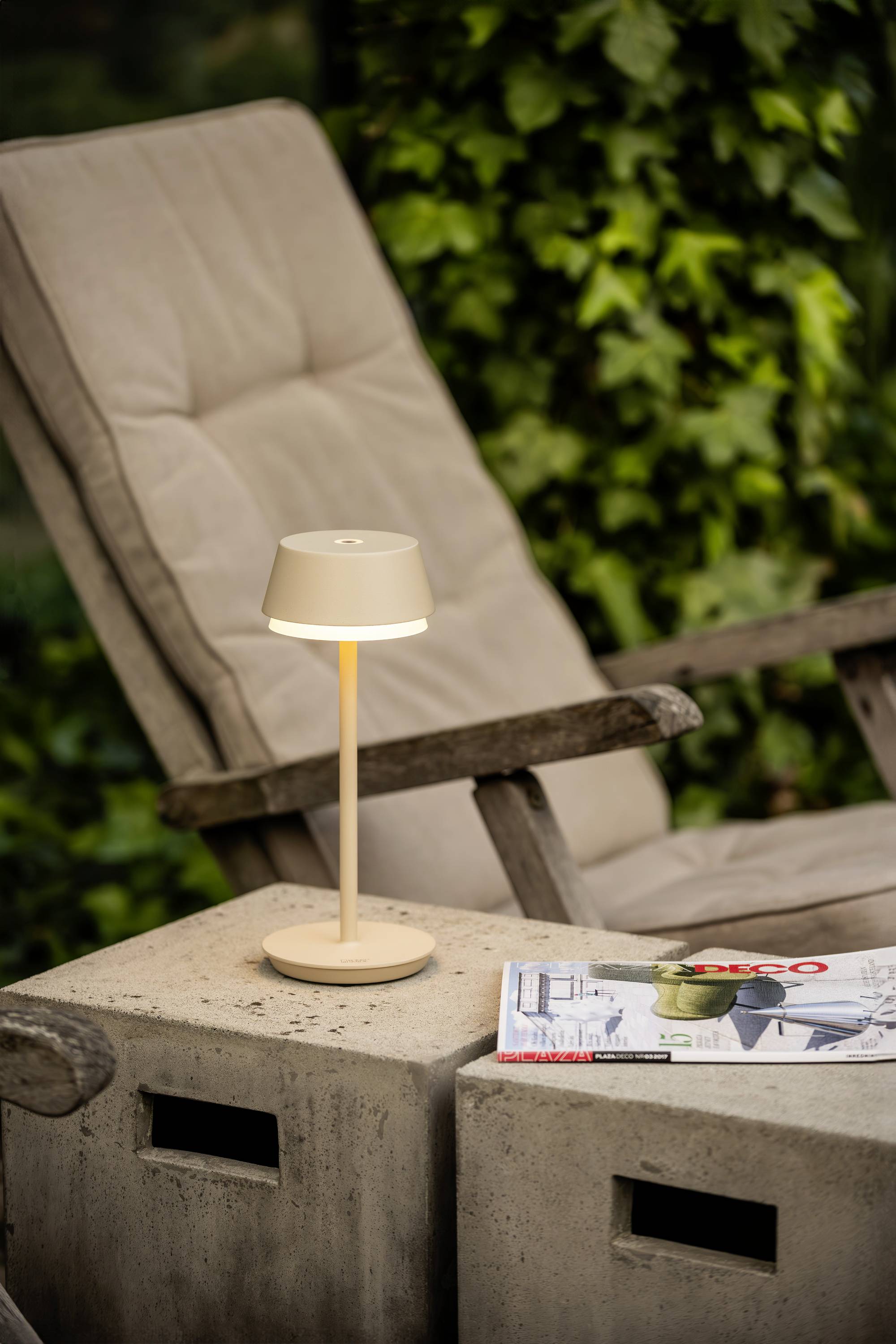 Konstsmide 7830-330 Lyon LED-Akku-Tischlampe 2.5W Warmweiß, RGB Sand