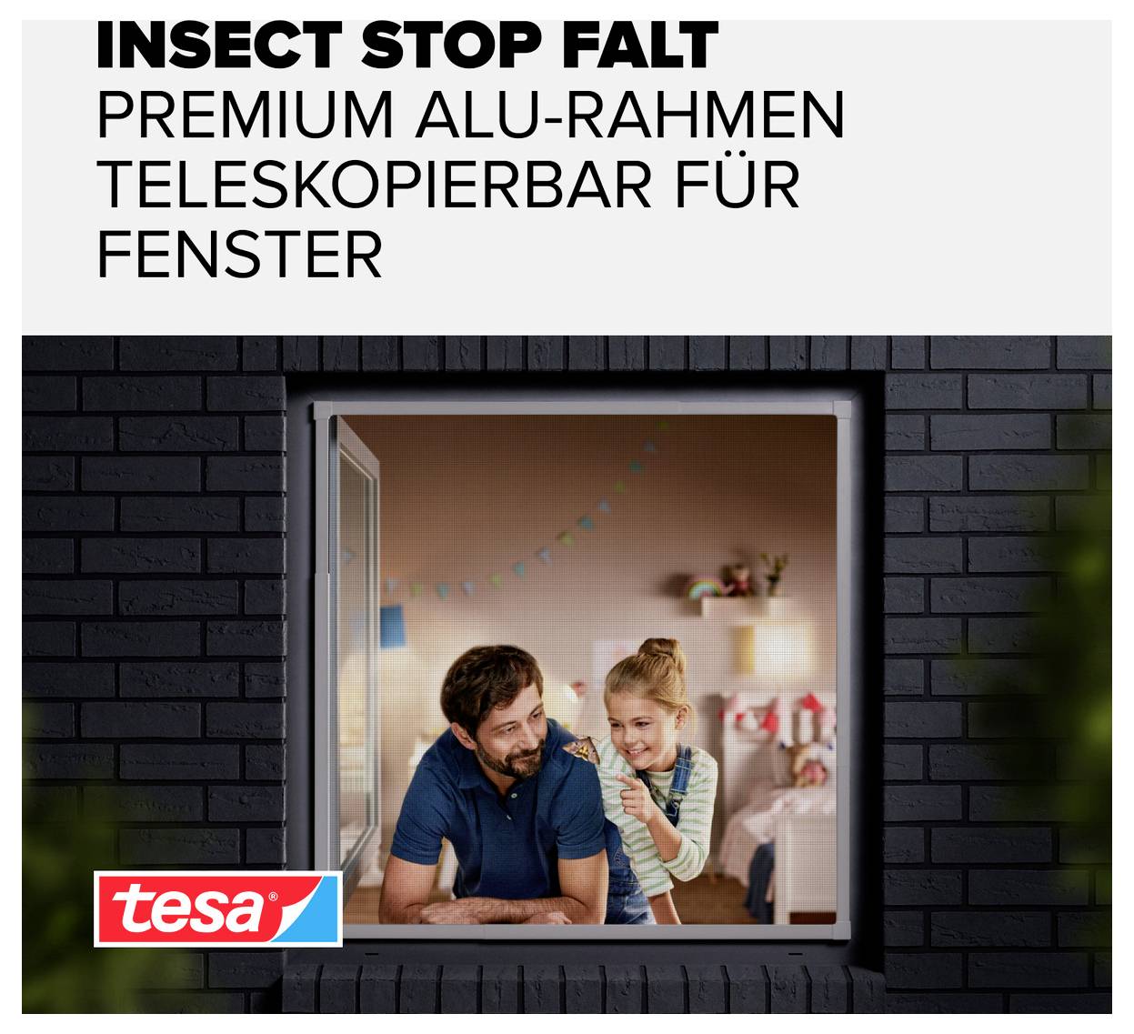 Werbebild eines Fenster-Insektenschutzes an einem Backsteinhaus, mit einem lächelnden Mann und Kind im Inneren; der Text lautet „INSECT STOP FALT