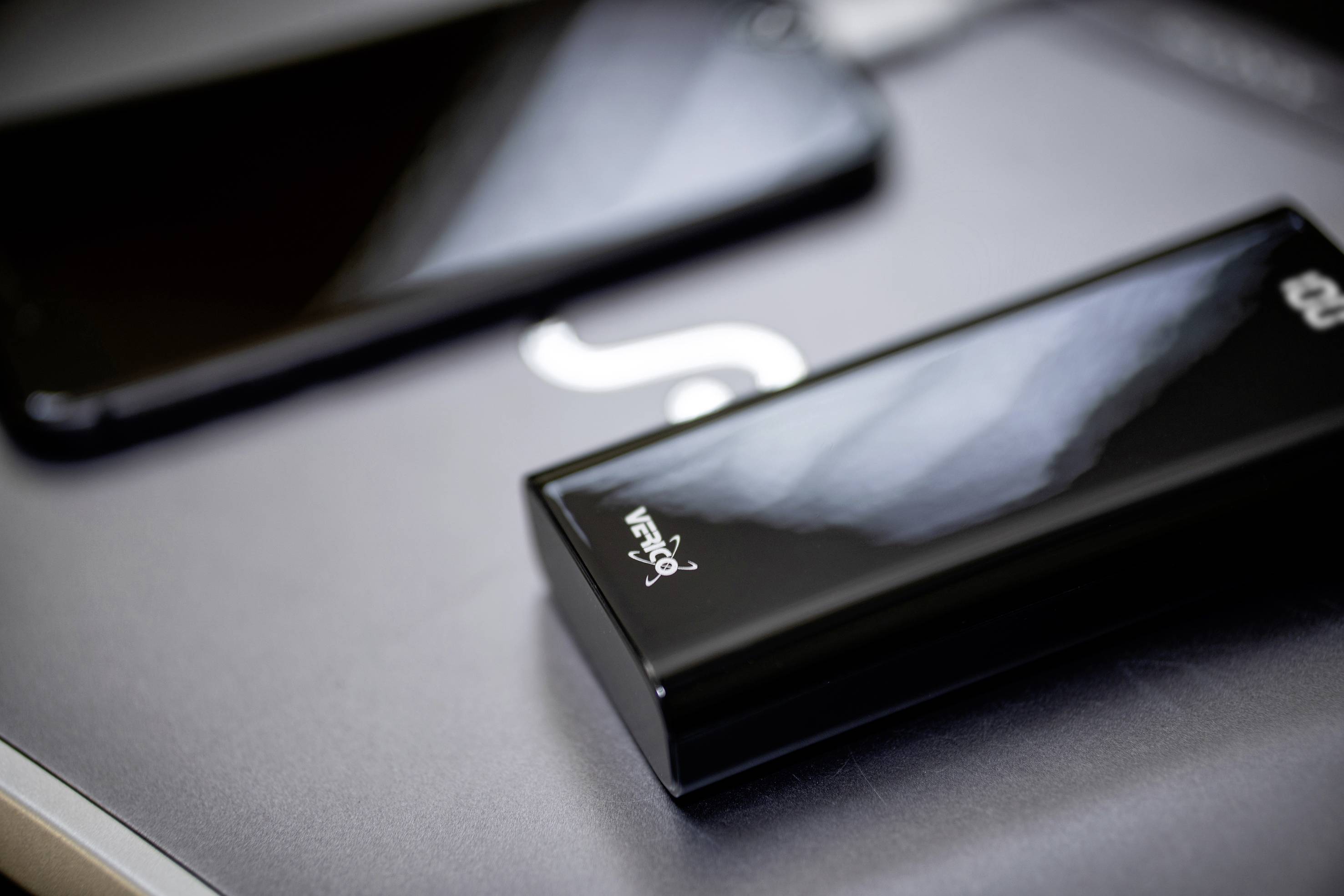 Verico Power Matrix Powerbank 10000 mAh Fast Charge LiPo USB-A Schwarz