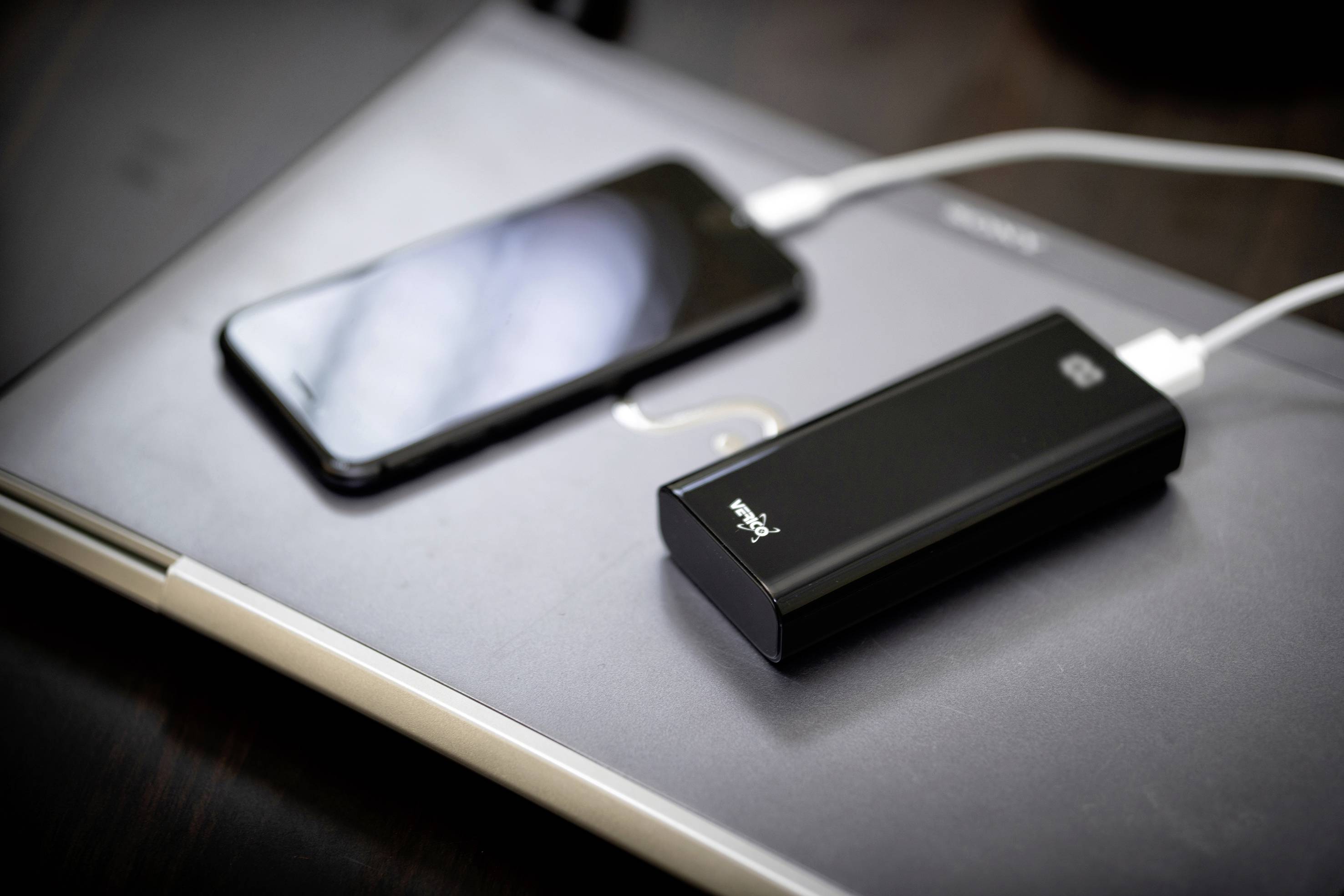 Verico Power Matrix Powerbank 10000 mAh Fast Charge LiPo USB-A Schwarz