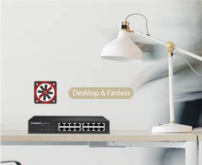 Ein schwarzer Netzwerk-Switch mit mehreren Ethernet-Ports steht auf einem Tisch neben einer weißen Lampe. Text: 'Desktop & Fanless'.