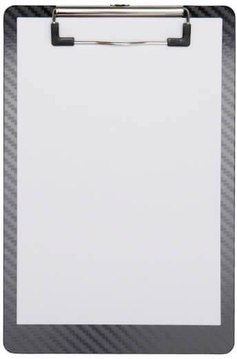 Klemmbrett mit leerem Blatt Papier, bereit für Notizen oder Zeichnungen.