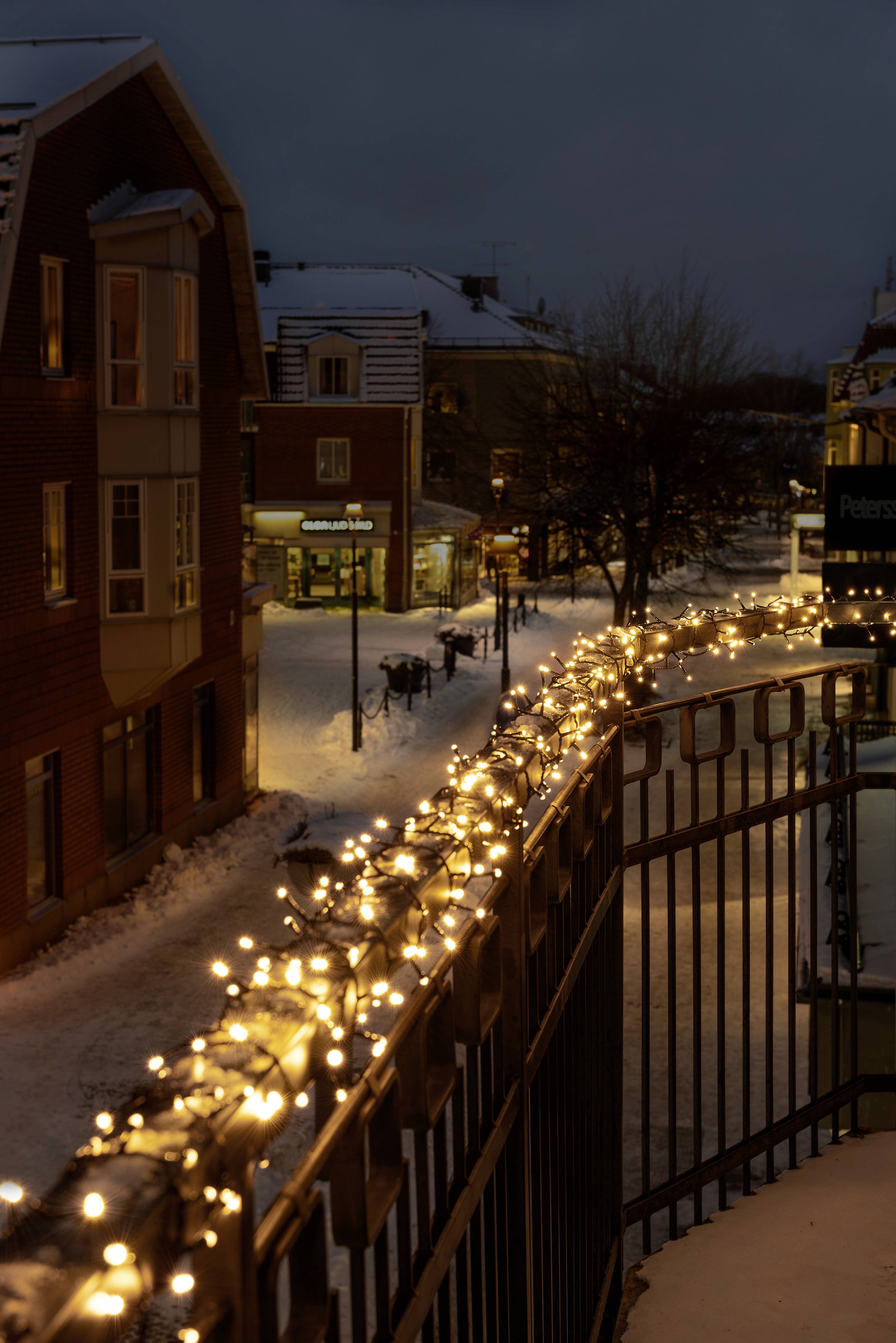 Konstsmide 3867-100 Lichterketten-System Außen EEK: E (A - G) netzbetrieben Anzahl Leuchtmittel 400 LED Warmweiß Beleuchtete Länge: 8.78 m