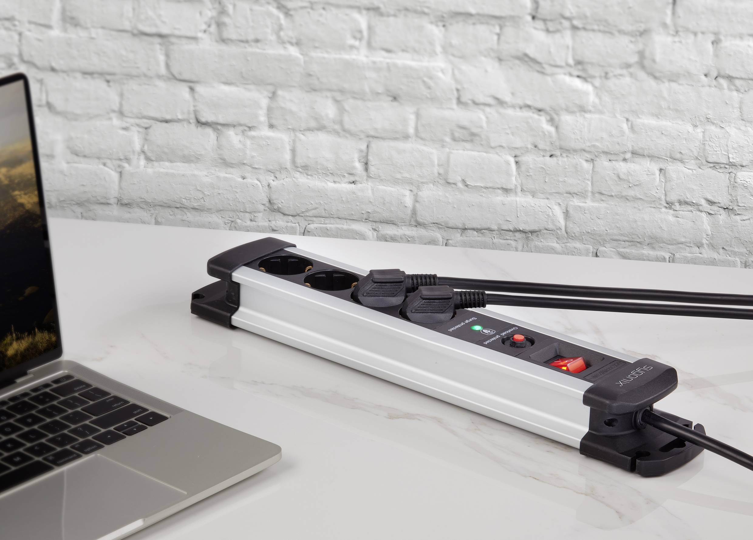 Sygonix SY-4755610 Überspannungsschutz-Steckdosenleiste 4fach Silber, Schwarz Schutzkontakt 1St.