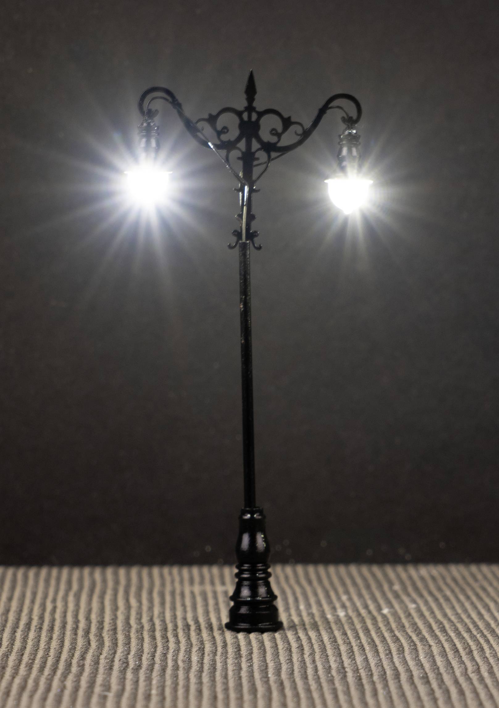 Faller H0 Parklaterne doppelt Fertigmodell 180206 1St.