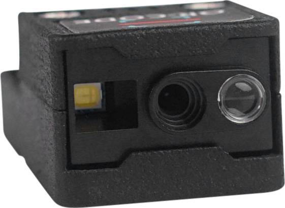 Ein schwarzer Sensor mit einer Linse und einem Sichtfenster, vermutlich für Entfernungsmessung oder Sensorik in technischen Anwendungen.