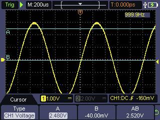 Oszilloskopbildschirm zeigt sinusförmige Welle mit 999,9 Hz. Vertikale Spannung 2,48 V, Spannungsbereich -40 mV bis 2,52 V.