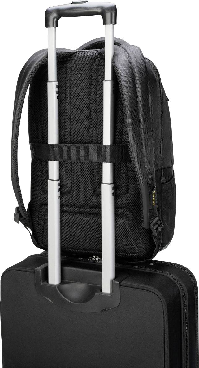 Ein schwarzer Rucksack ist auf den Griff eines Rollkoffers aufgesteckt. Der Rucksack hat gepolsterte Schulterriemen und eine praktische Befestigungsschlaufe.