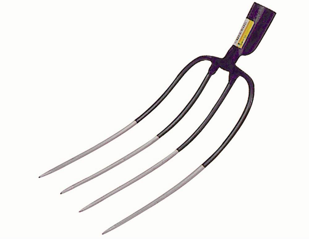 Eine vierzinkige Heugabel mit langem Stiel, nützlich für Gartenarbeit oder Landwirtschaft.