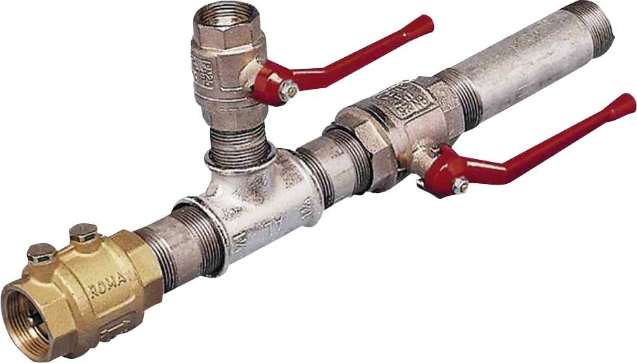 Rohrleitung mit Ventilen, bestehend aus Metallrohren und roten Hebeln. Verbindet zwei Durchflusswege, ermöglicht Flüssigkeitssteuerung.