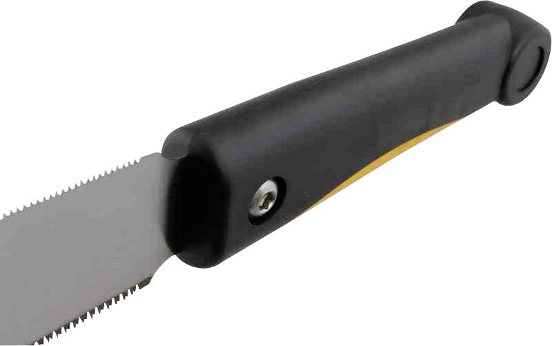 Ein Sägeblatt mit gezackten Kanten und einem schwarzen Kunststoffgriff, der für einen festen Halt sorgt. Ideal für Holzarbeiten.