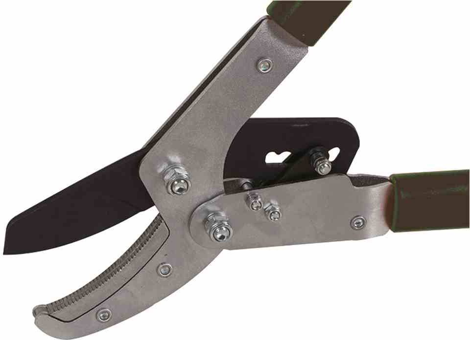 Gartenschere mit langen Griffen und gezahnter Klinge, geeignet zum Schneiden von Ästen und dicken Stängeln in der Gartenarbeit.