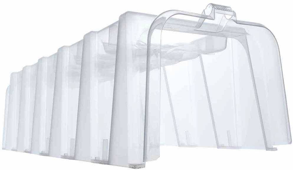 Ein transparentes Tunnelmodell mit mehreren durchsichtigen, gebogenen Segmenten, die hintereinander angeordnet sind.