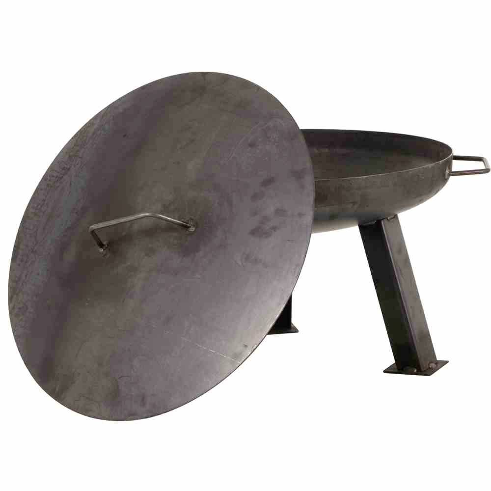 Eine schwarze Feuerschale aus Metall mit abnehmbarem Deckel, auf drei stabilen Beinen stehend. Ideal für Outdoor-Veranstaltungen.