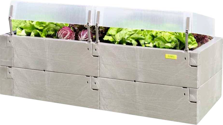 Hochbeet mit Abdeckung, gefüllt mit verschiedenen Salaten wie Kopfsalat und Radicchio, bietet Schutz und optimale Wachstumsbedingungen.