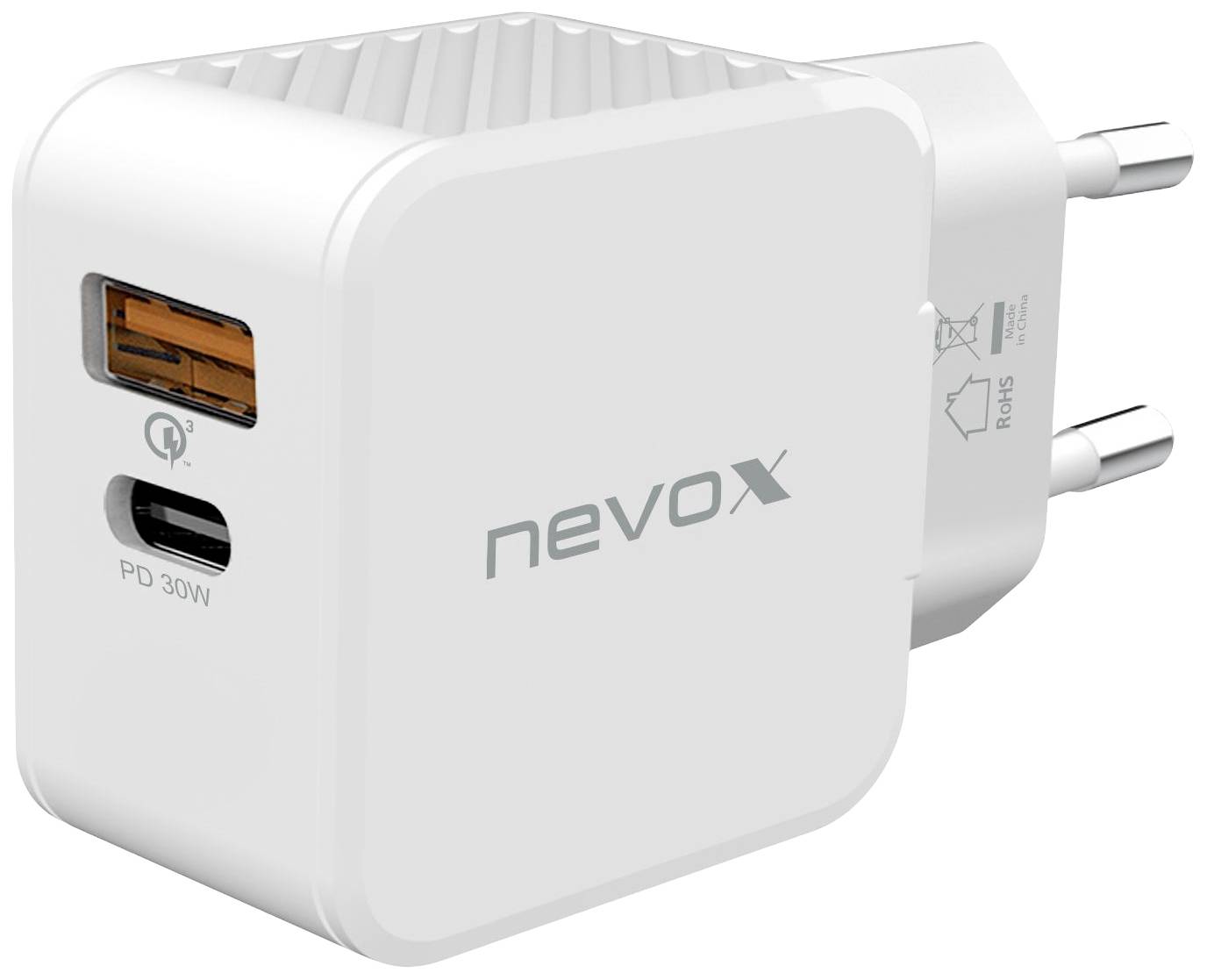 Ein weißes Ladegerät mit europäischem Stecker, einem USB-A-Anschluss und einem 'PD 30W' USB-C-Anschluss von der Marke 'nevox'.