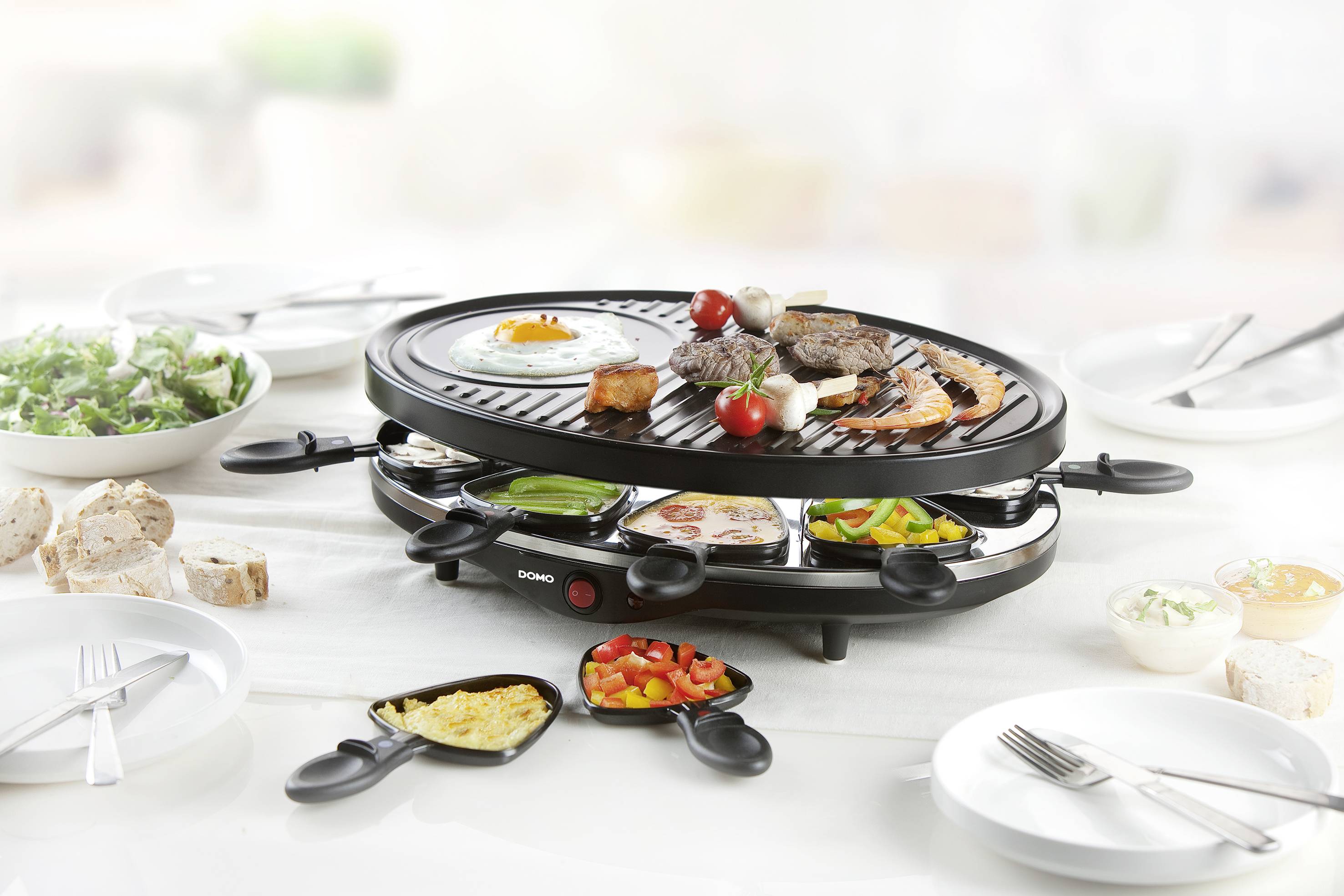 DOMO DO9038G Raclette Grillfunktion, Antihaftbeschichtung, Kontrollleuchte, 8 Pfännchen Schwarz