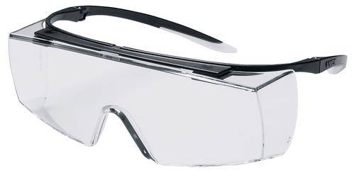 Eine transparente Schutzbrille mit schwarzen Bügeln, die zum Schutz der Augen bei handwerklichen Arbeiten verwendet wird.