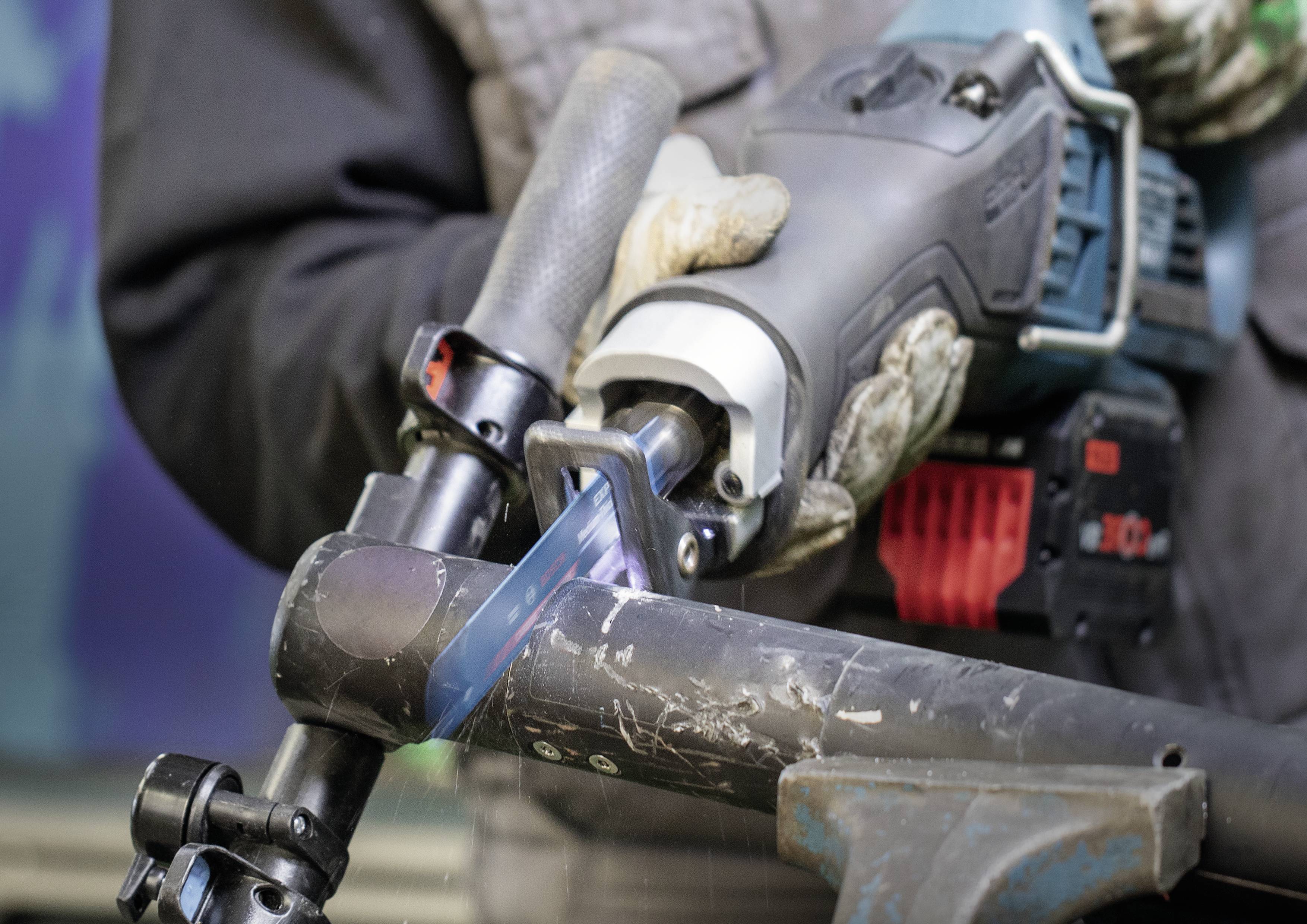 Bosch Accessories 2608900377 EXPERT ‘Medium-Thick Tough Metal’ S 1255 HHM Säbelsägeblatt, 1 Stück Sägeblatt-Länge 300 mm 1 St.