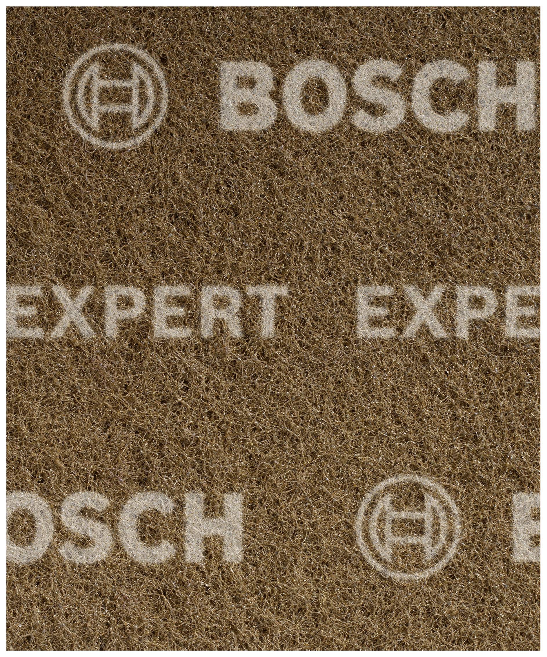 Braunes Reinigungsvlies mit dem Schriftzug 'BOSCH EXPERT' und Bosch-Logos bedruckt. Strukturierte Oberfläche für Reinigung.
