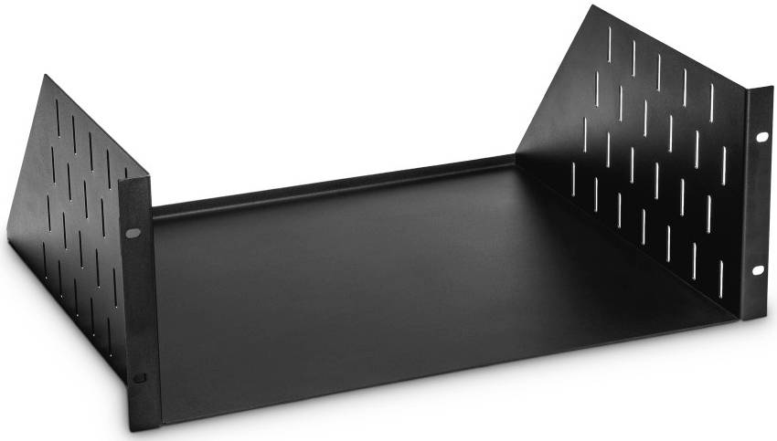Schwarzes, gelochtes Metallregal mit aufgerichteten Seitenkanten, geeignet für die Montage in einem 19-Zoll-Rack.