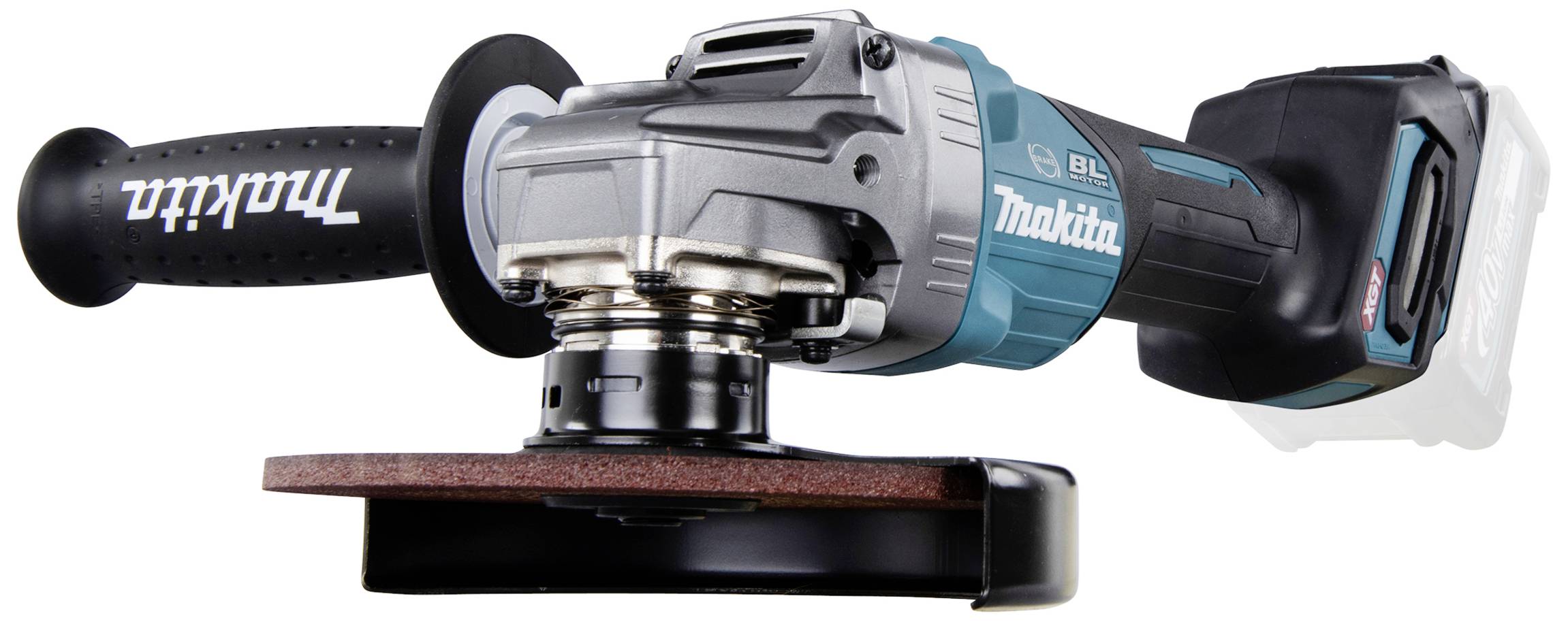 Akkubetriebener Winkelschleifer in Nahaufnahme. Markenname auf Gehäuse und Griff sichtbar. Gerät für Schleif- und Schneidarbeiten.