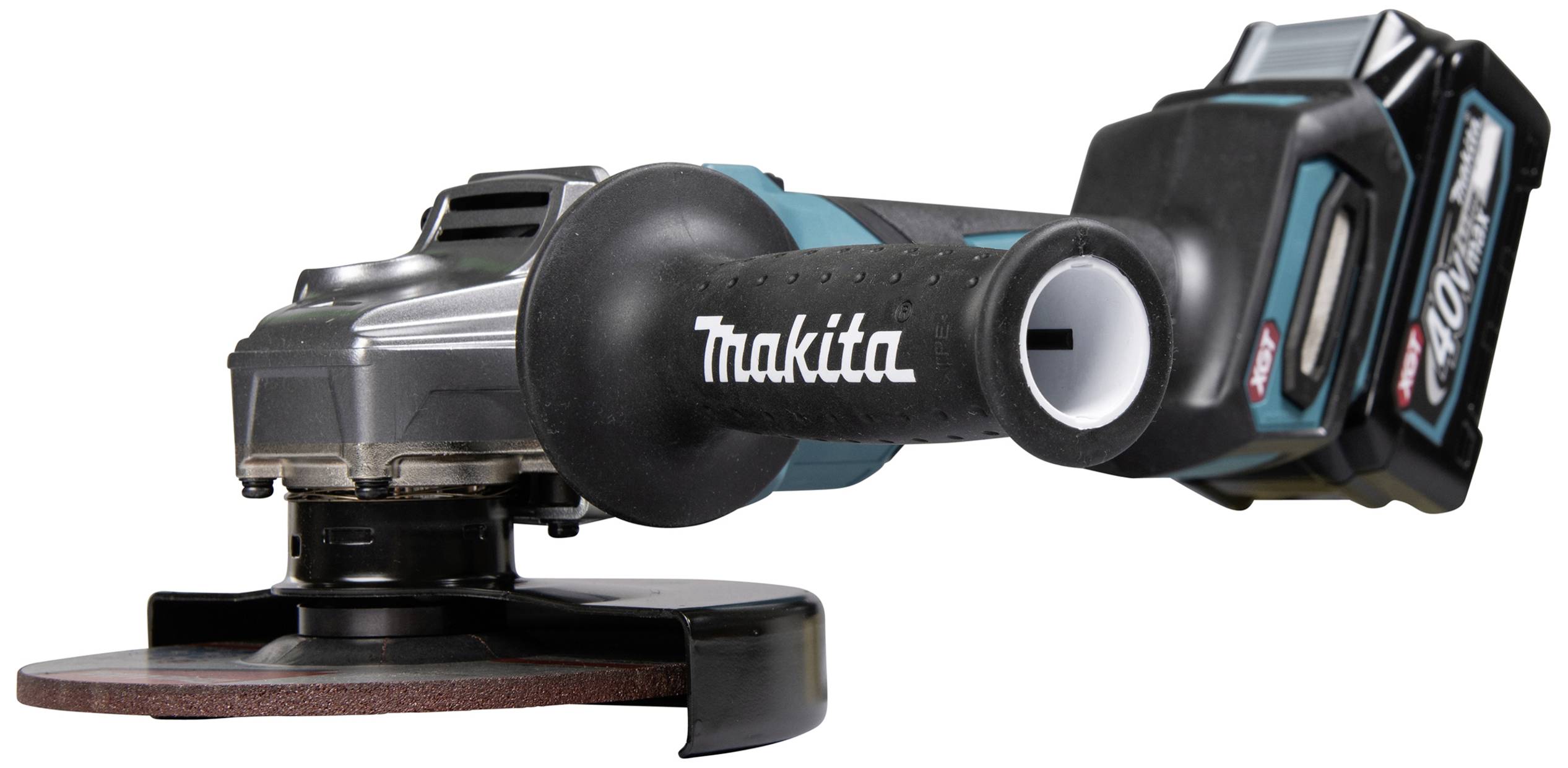 Ein Akku-Winkelschleifer mit Makita-Logo, seitlich abgebildet. Gerät hat einen runden Schleifteller und einen schwarzen Griff.