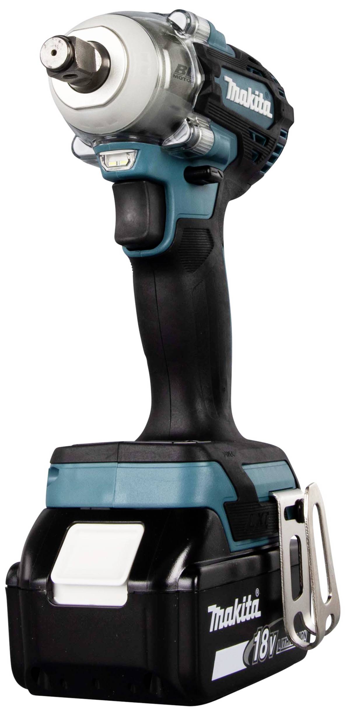 Elektrischer Schlagschrauber von Makita, schwarz mit blauen Akzenten, gezeigt in seitlicher Ansicht. Akku mit 18V-Leistung.