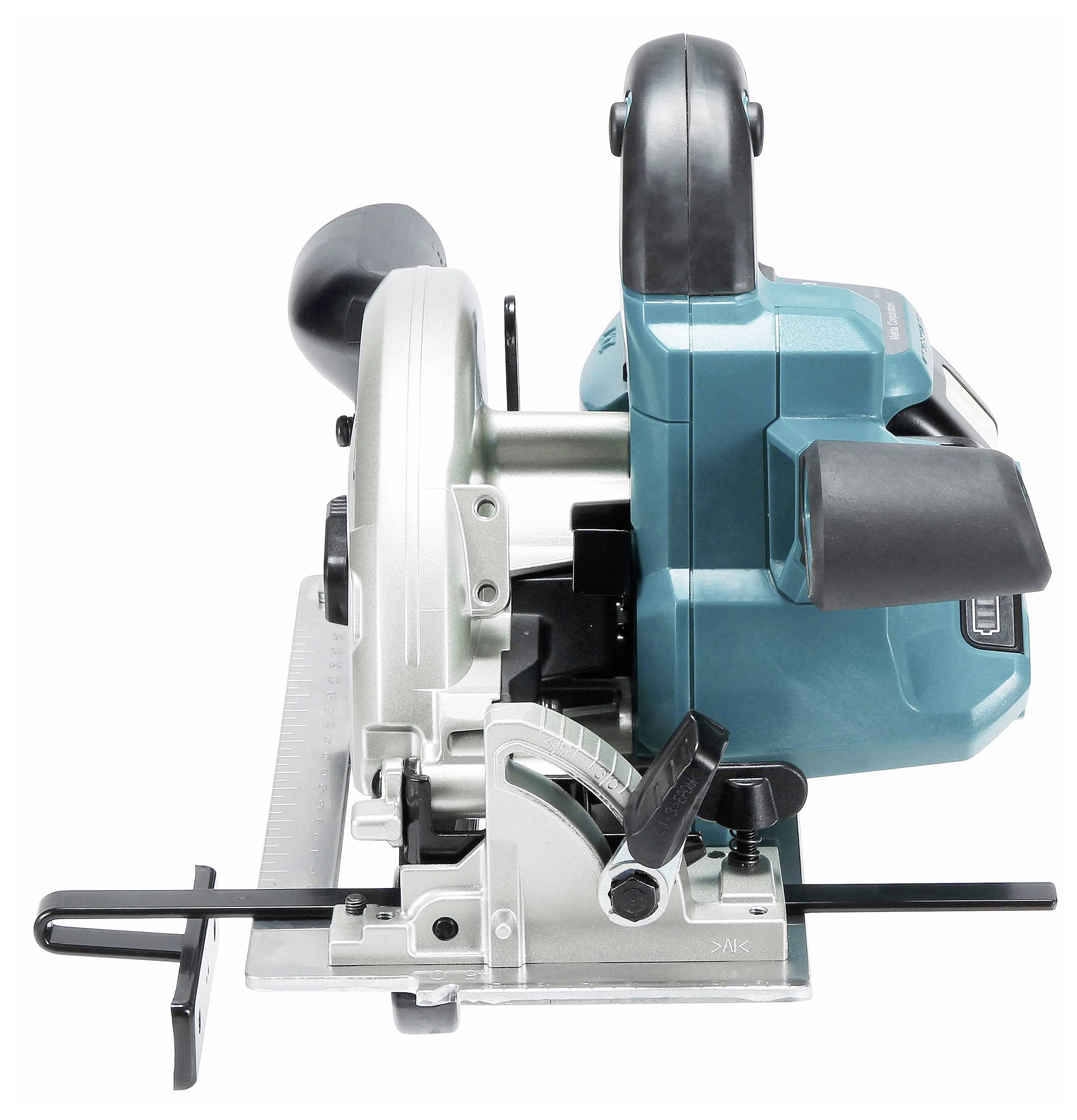 Eine blaue, elektrisch betriebene Handkreissäge, die auf einer weißen Oberfläche liegt. Deutlich sichtbares Sägeblatt und Griff.